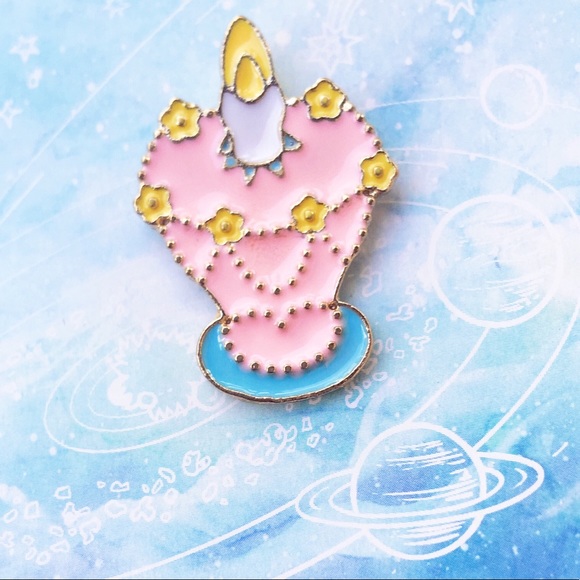 ✨ Pink Cake Pin ✨ - Picture 3 of 5